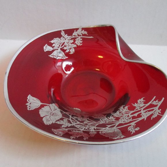 *Vibrant Vintage Red Glass Dish Swirl Foldover with Silver Leaf Overlay - Picture 3 of 8